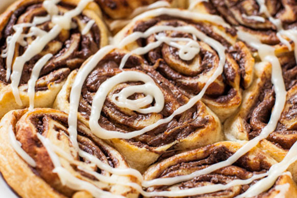 Nutella Cinnamon Rolls With Vanilla Glaze