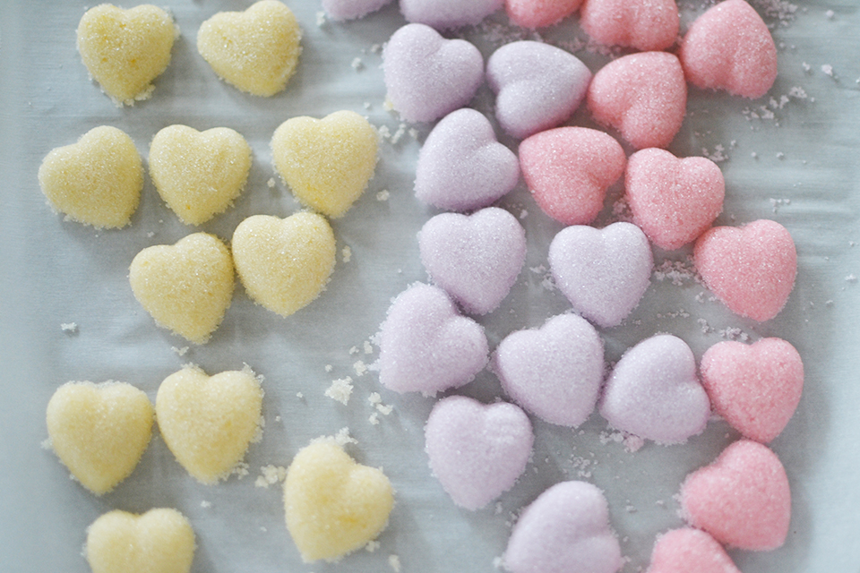 http://www.sweetsociety.com/images/tutorial/sugar-hearts-tutorial/8.jpg